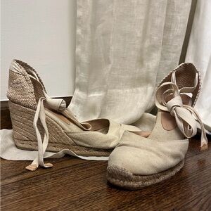 Castaner cream wedges